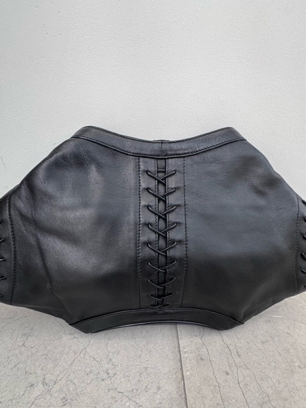 Alexander McQueen Vintage Black Leather De Manta Clutch With Corset Lacing - Picture 4 of 17
